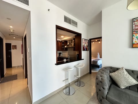 Vserve - 1 BR Spacious Majestic Burj Khalifa view
