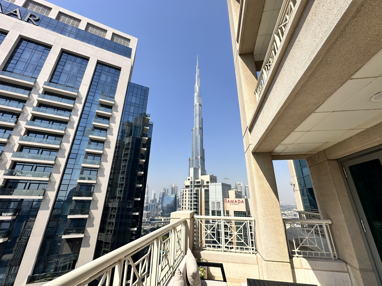vserve-1-br-spacious-majestic-burj-khalifa-view/
