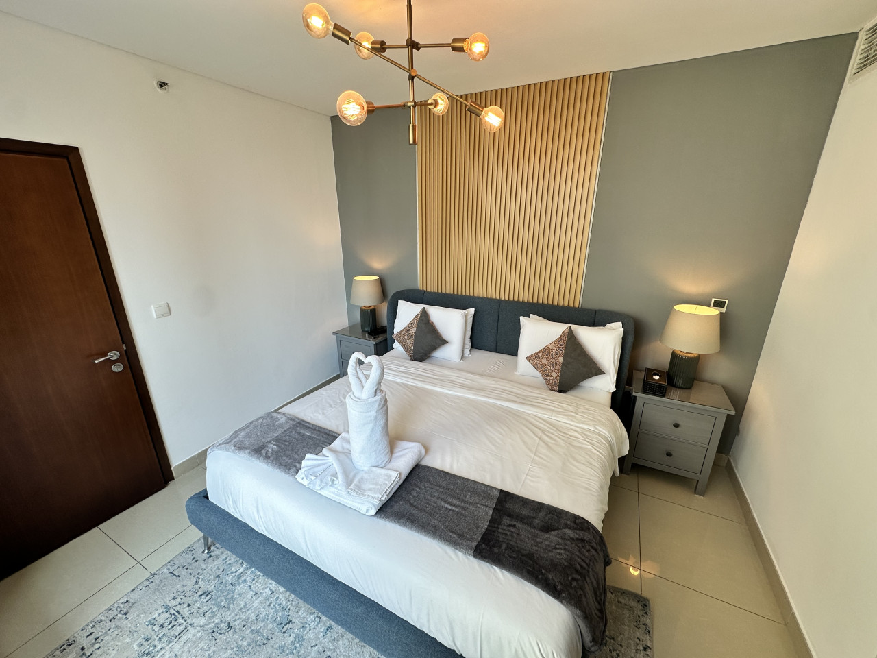 vserve-1-br-spacious-majestic-burj-khalifa-view/