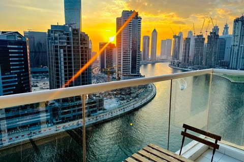 Vserve Stylish Suite 1 BR with Burj and Canal view