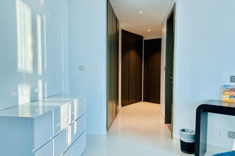 Vserve Stylish Suite 1 BR with Burj and Canal view