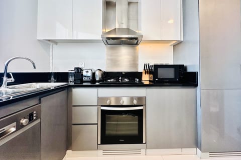 Vserve Stylish Suite 1 BR with Burj and Canal view