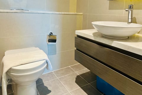 Vserve Stylish Suite 1 BR with Burj and Canal view