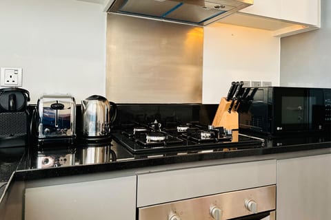 Vserve Stylish Suite 1 BR with Burj and Canal view