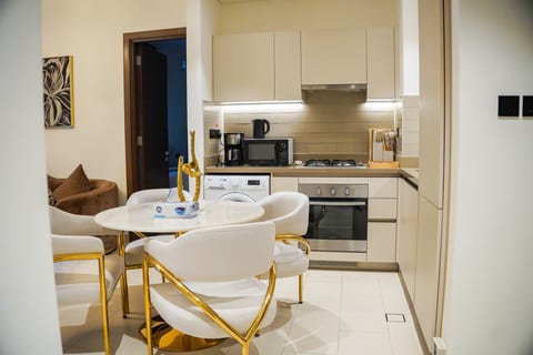 Vserve - 2BR Perfect Blend of Luxury, Comfort & Convenience