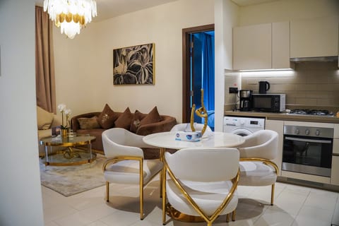 Vserve - 2BR Perfect Blend of Luxury, Comfort & Convenience