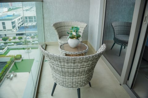 Vserve - 2BR Perfect Blend of Luxury, Comfort & Convenience