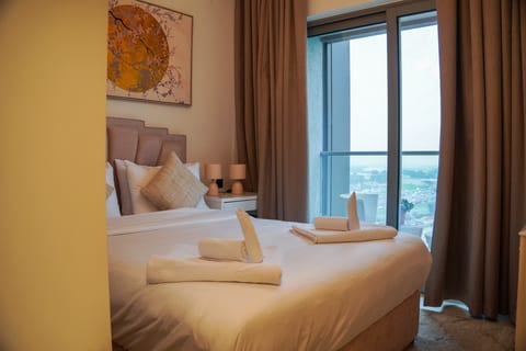 Vserve - 2BR Perfect Blend of Luxury, Comfort & Convenience