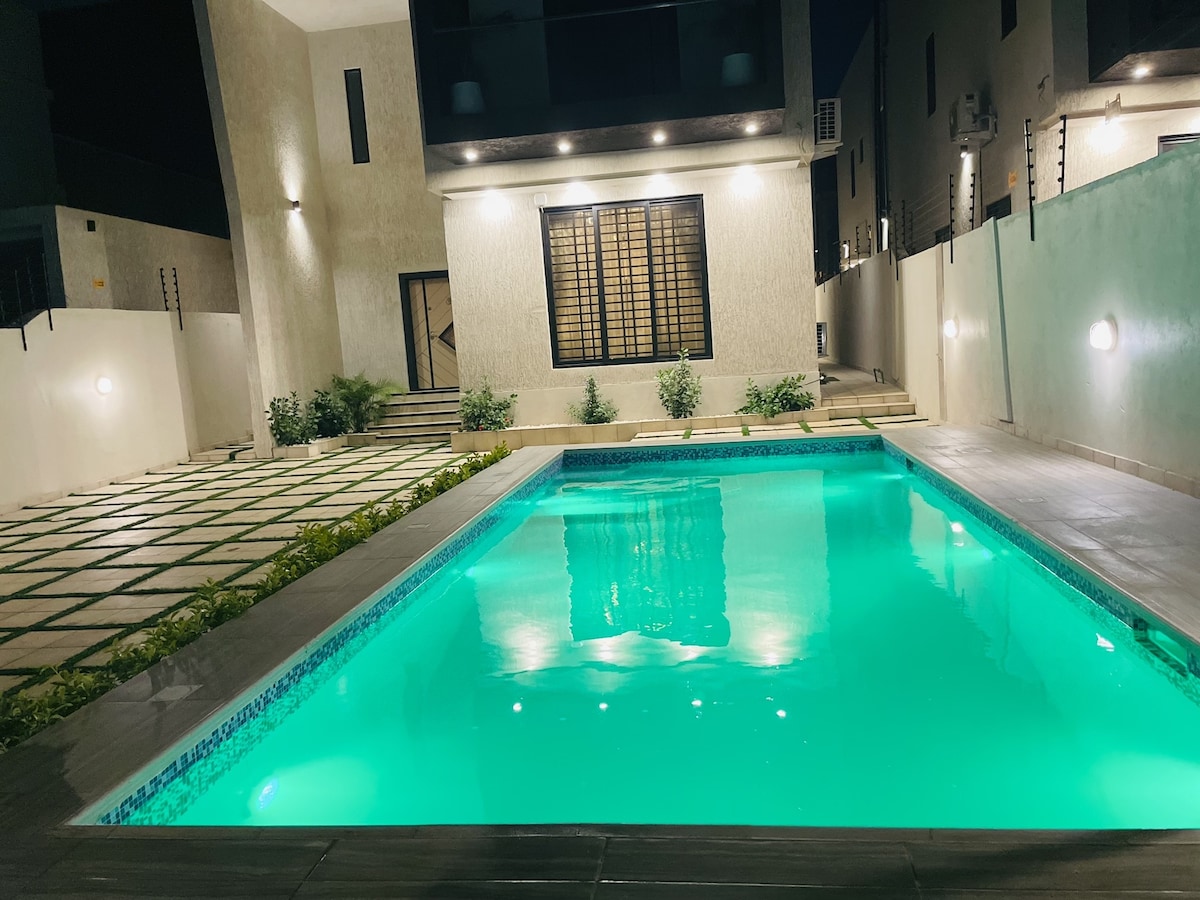 ET Luxe Abode, Prvt Pool, Starlink WiFi, Gen, W/D image 3