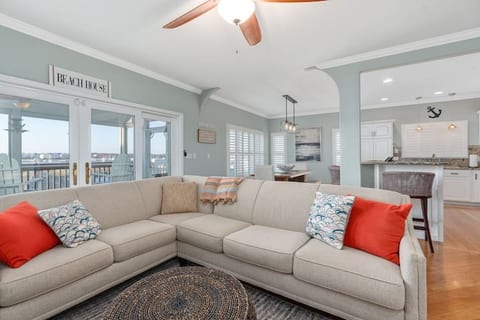 WATERFRONT VIEWS, 1 Block from Beach, Private Dock
