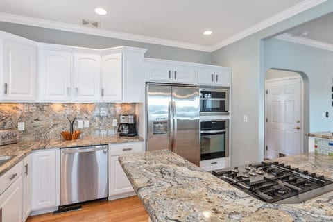 WATERFRONT VIEWS, 1 Block from Beach, Private Dock