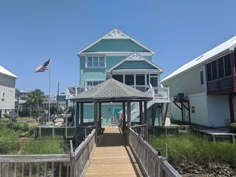 WATERFRONT VIEWS, 1 Block from Beach, Private Dock