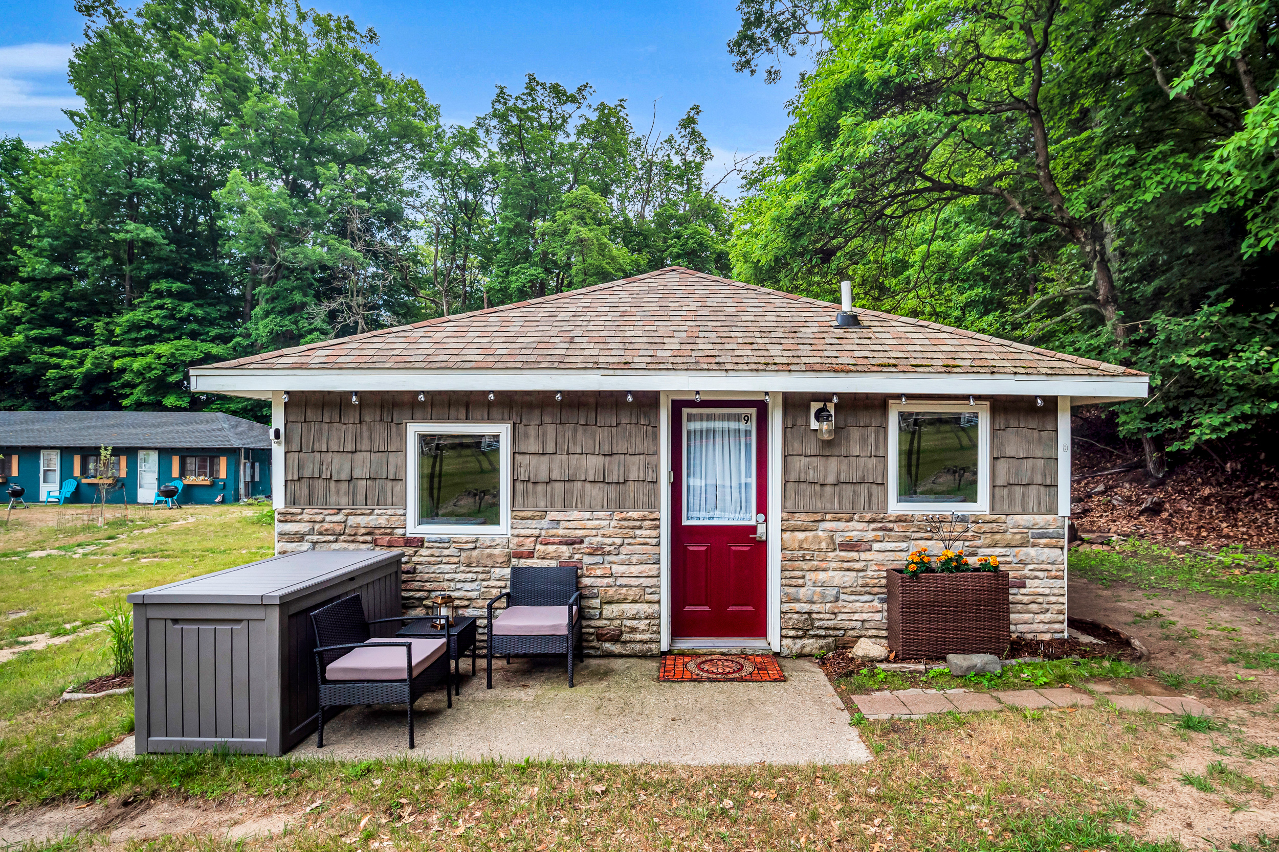 Parking for a maximum of 2 cars is available behind and next to the cottage. 