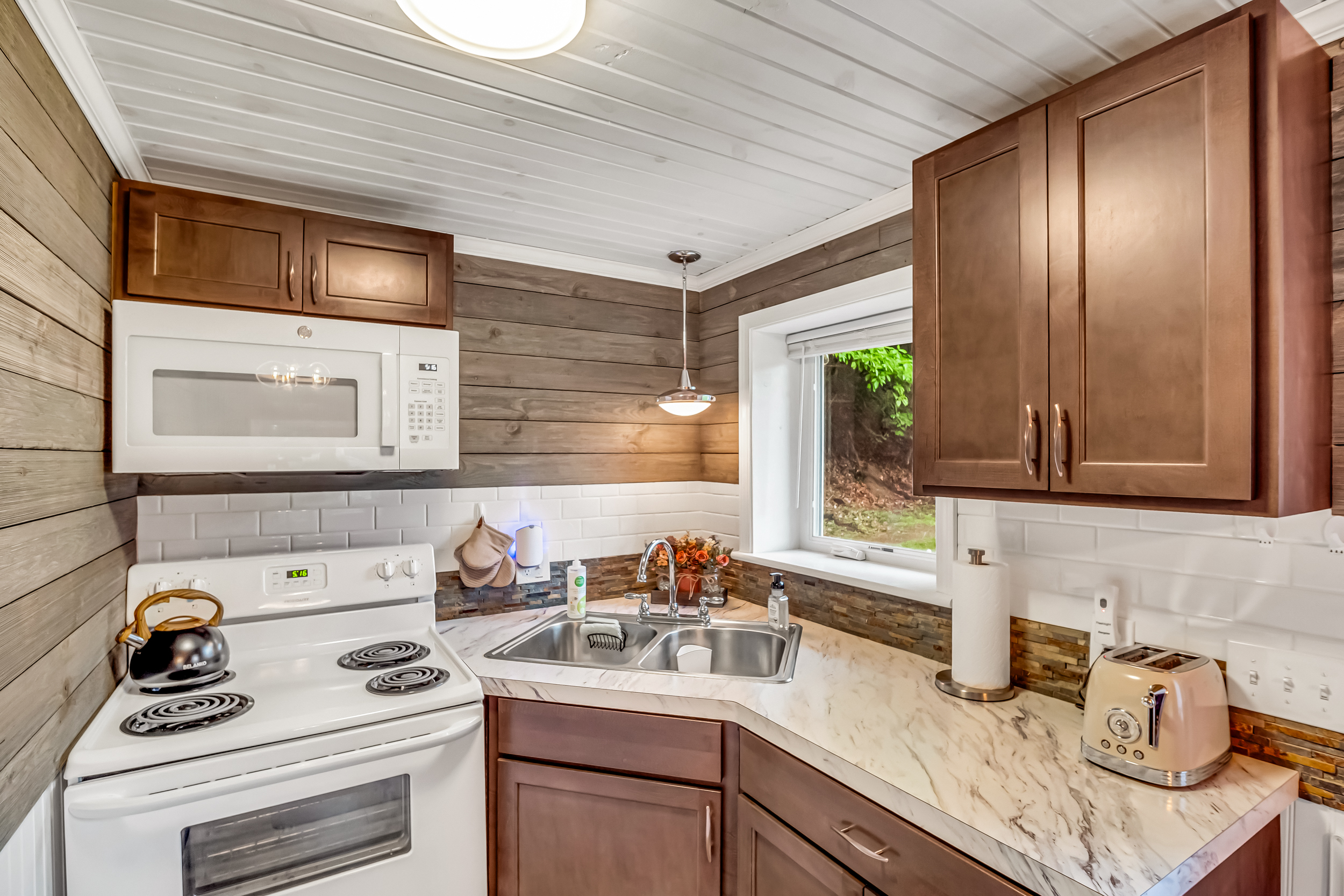 Fully appointed kitchen with everything you need to cook a meal or walk down the road and enjoy dinner at The Old Channel Inn Restaurant