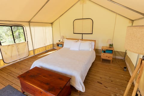 Khushatta Hills Ranch - Glamping #3 - Aunt B
