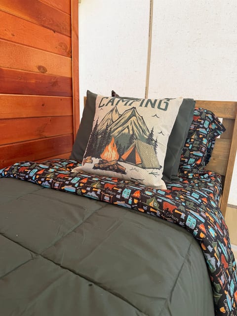 Roaring River - Small #1 - Four Twin Beds