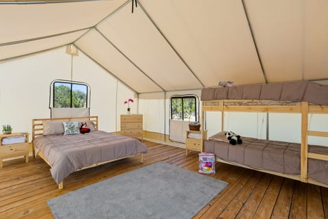 Spacious interior for groups and families