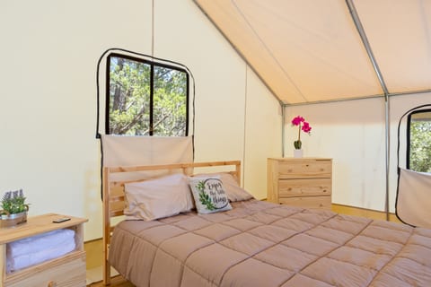 The comforts of home in the middle of tranquil nature.