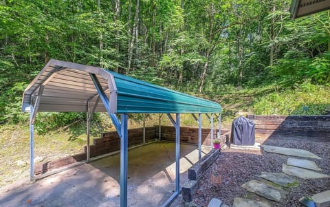 Spacious 3/2 Cabin IN Gatlinburg ~ Dogs Welcome!*