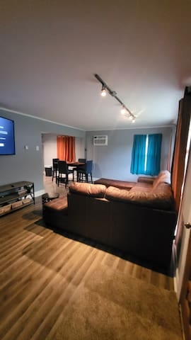 Cute 2 br with King and Queen