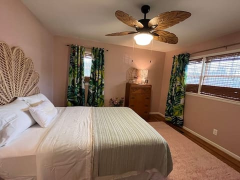 Betty's Place - 2 bed 1 bath close to restaurants