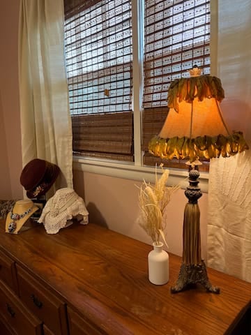 Betty's Place - 2 bed 1 bath close to restaurants