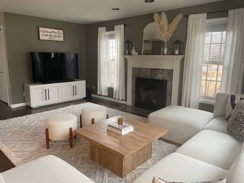 Boho Farmhouse-Huge Backyard-Charter Hill Retreat