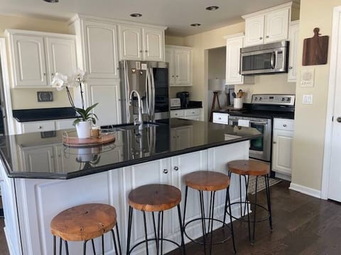 Boho Farmhouse-Huge Backyard-Charter Hill Retreat