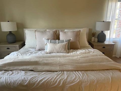 Boho Farmhouse-Huge Backyard-Charter Hill Retreat