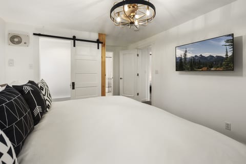 2BR Ski & Hike Retreat Near Mt. Rainier