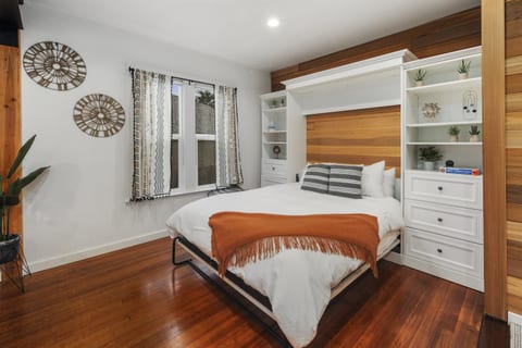 Chic 1BR Sleeps 4 Close to Mt. Rainier