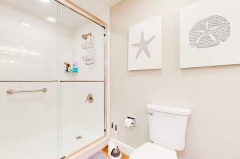 Large shower-no bench