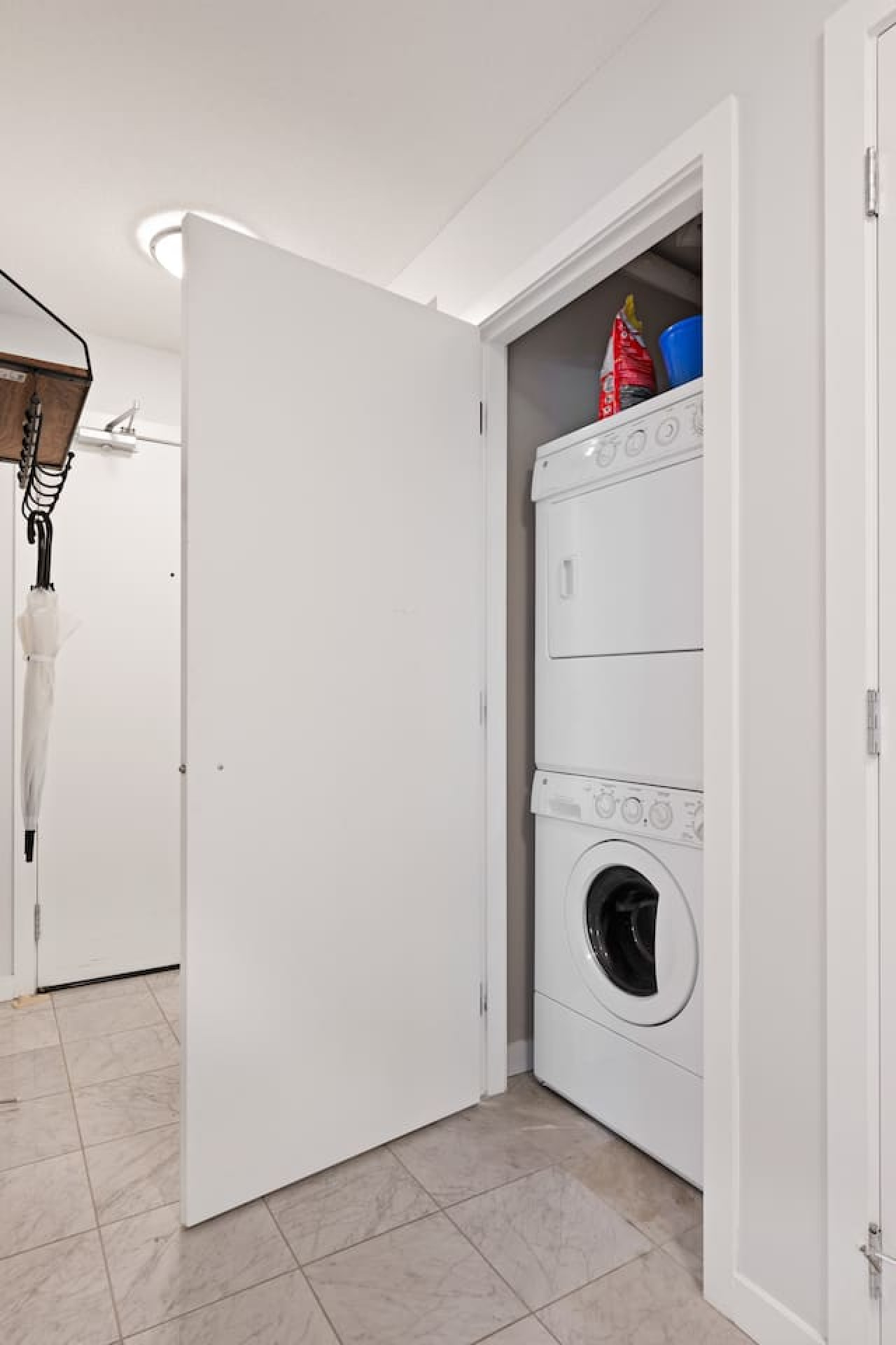 *special-price*-king-bed-and-parking-wac-and-patio/