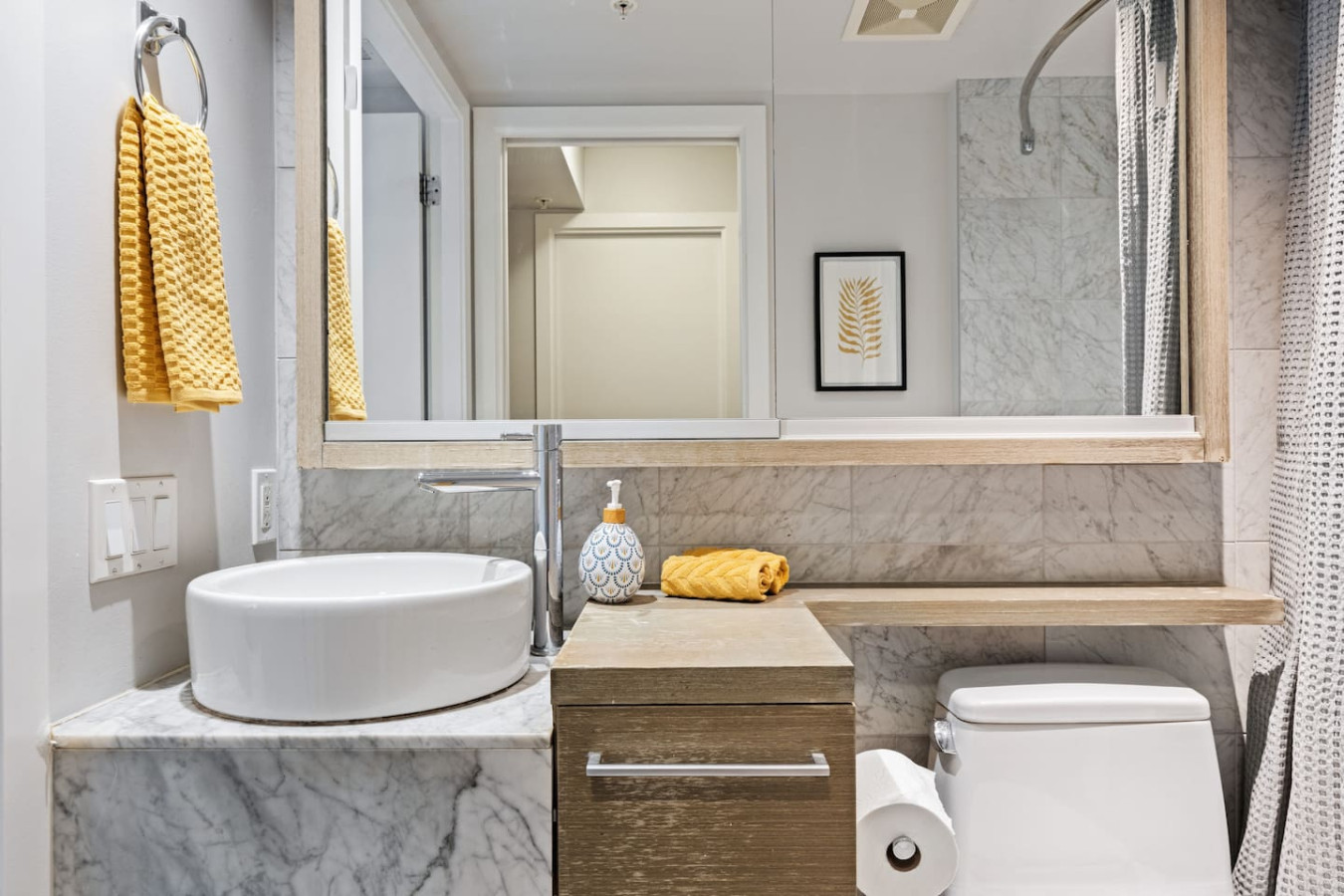 *special-price*-king-bed-and-parking-wac-and-patio/