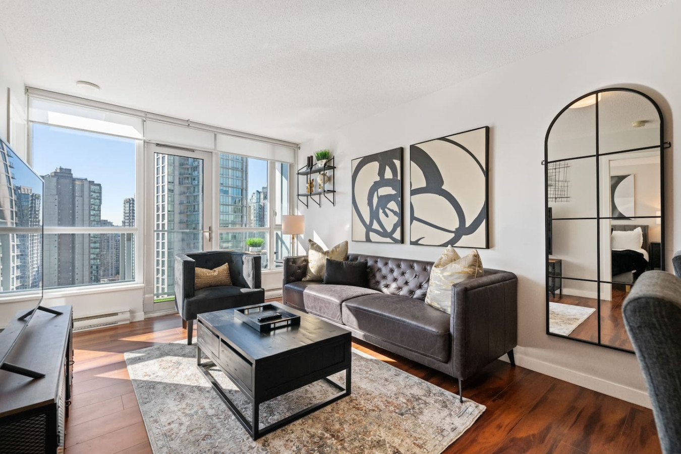 *special-price*-king-bed-and-parking-wac-and-patio/