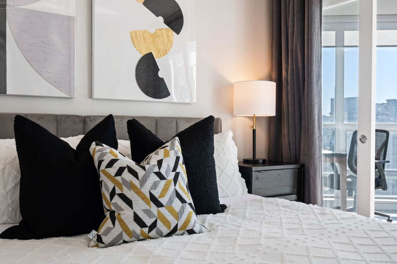 *special-price*-king-bed-and-parking-wac-and-patio/