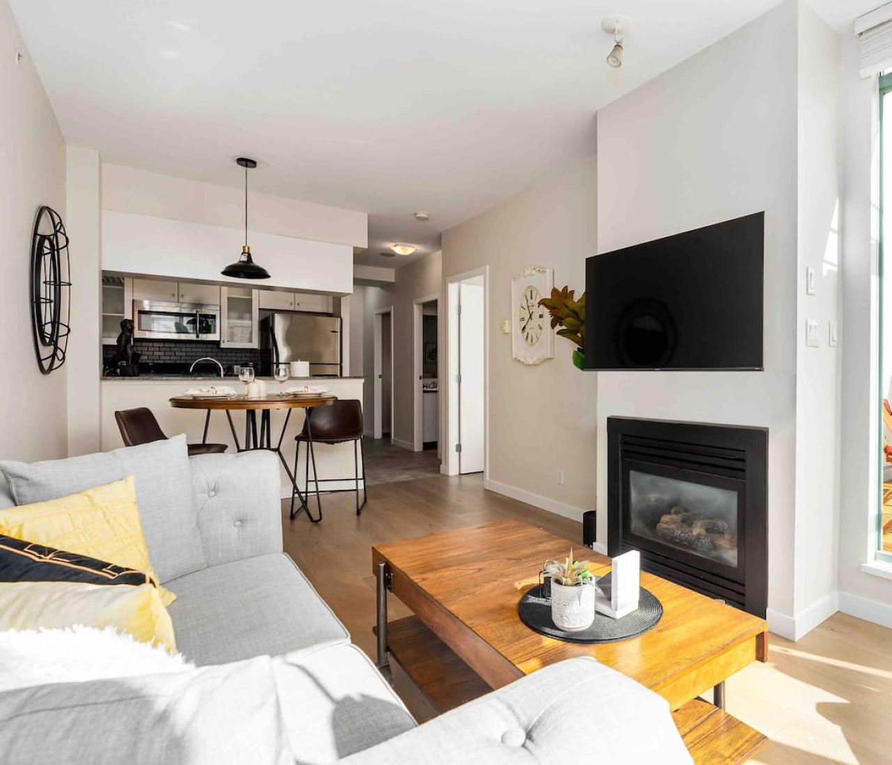 super-central-downtown-wofficeparkingwifi/