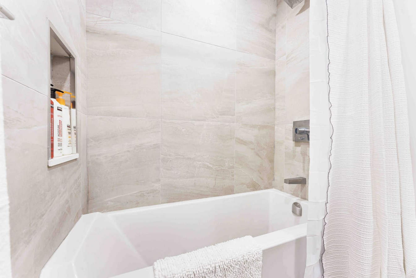 stylish-and-modern-2-beds-acandpark/