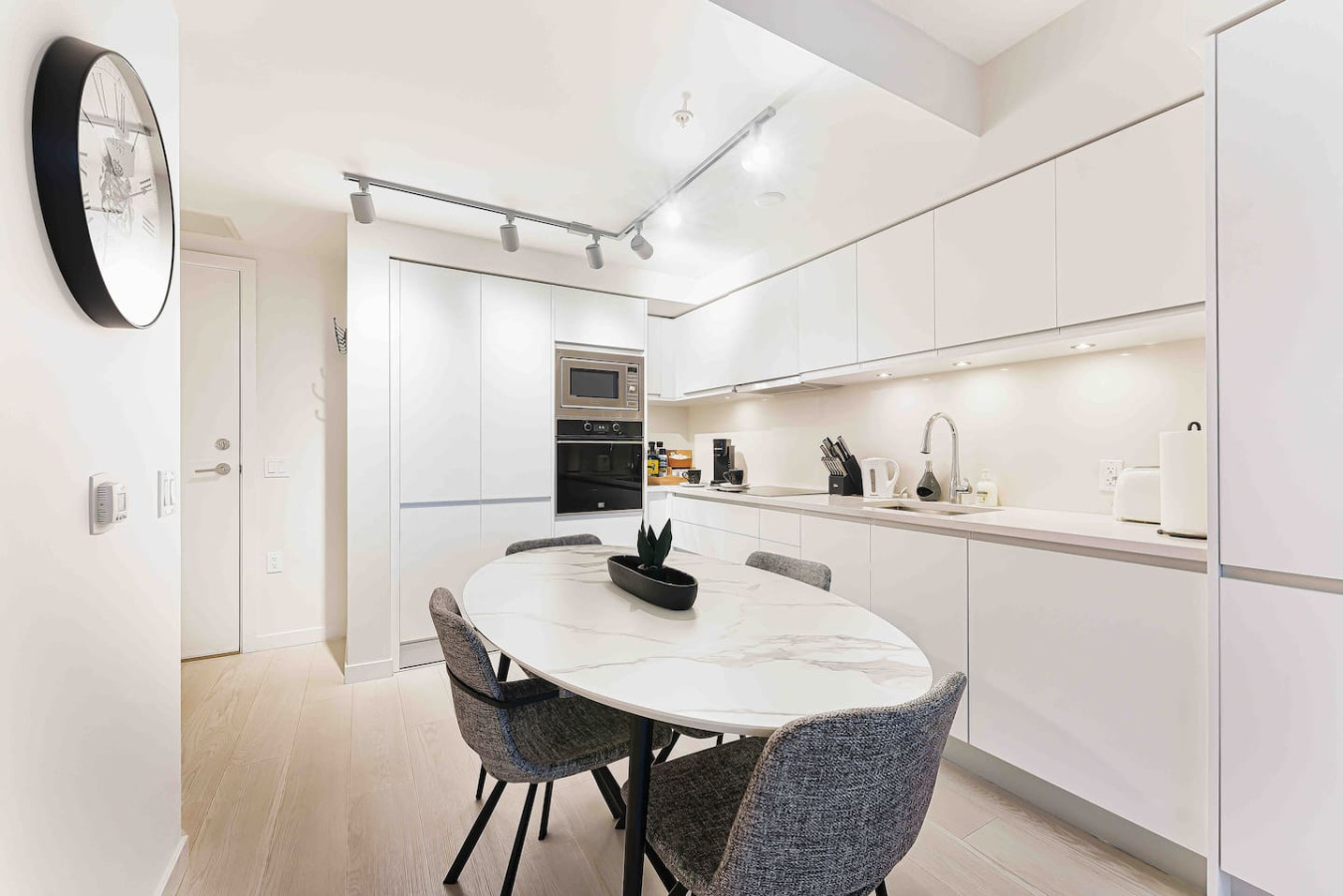 stylish-and-modern-2-beds-acandpark/