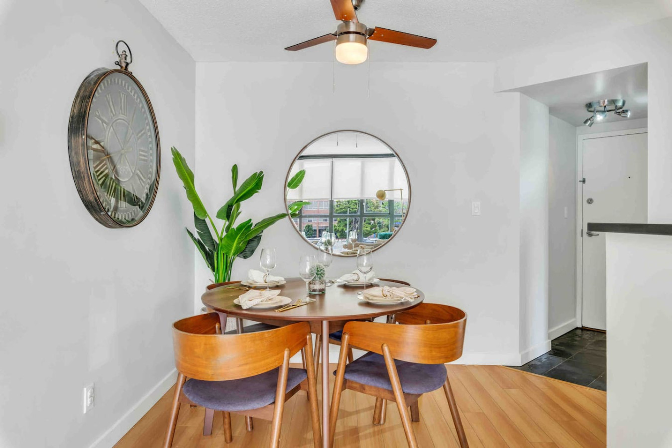 *special-price*steps2seawall-2bd2bth-freeparkandac/