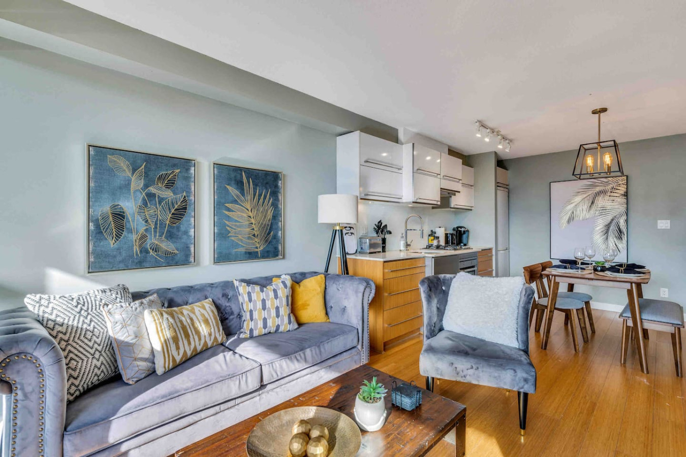 Industrial Style 2 bedroom Huge Patio!