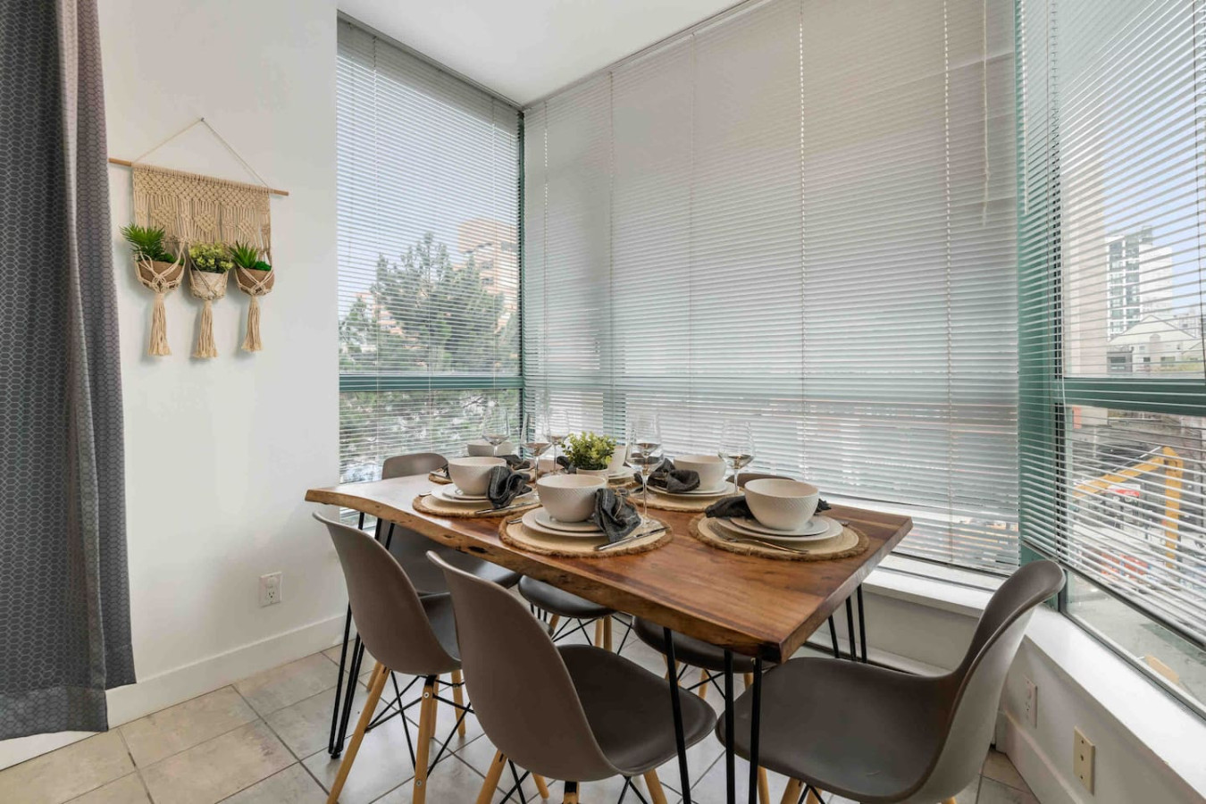 *special-price*-central-dt-parkingandacandhispeedwifi/