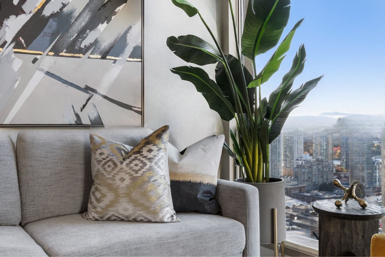 king-bed-yaletown-2bdrm2bth-free-parkingandac/