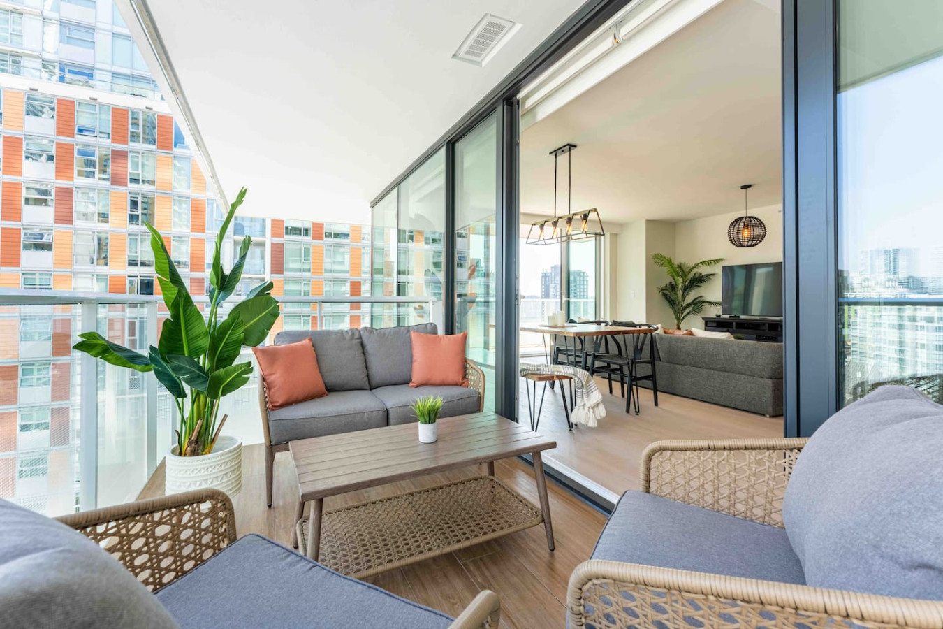 prime-luxury-2bdrm-patio-woceanview-2-parking/