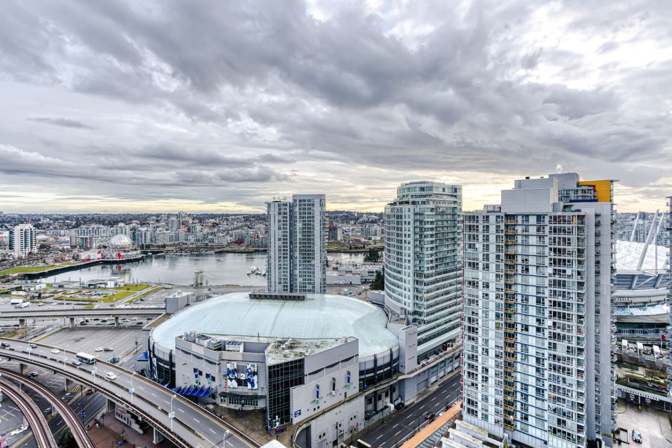 falsecreek-views-rogers-arena-2bdrm1prk/