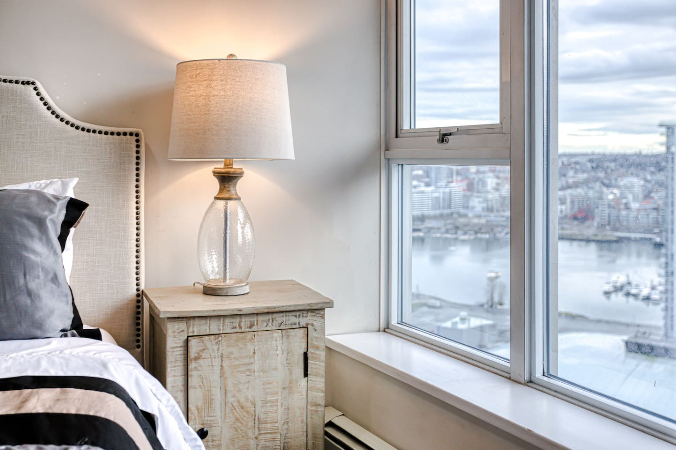 falsecreek-views-rogers-arena-2bdrm1prk/