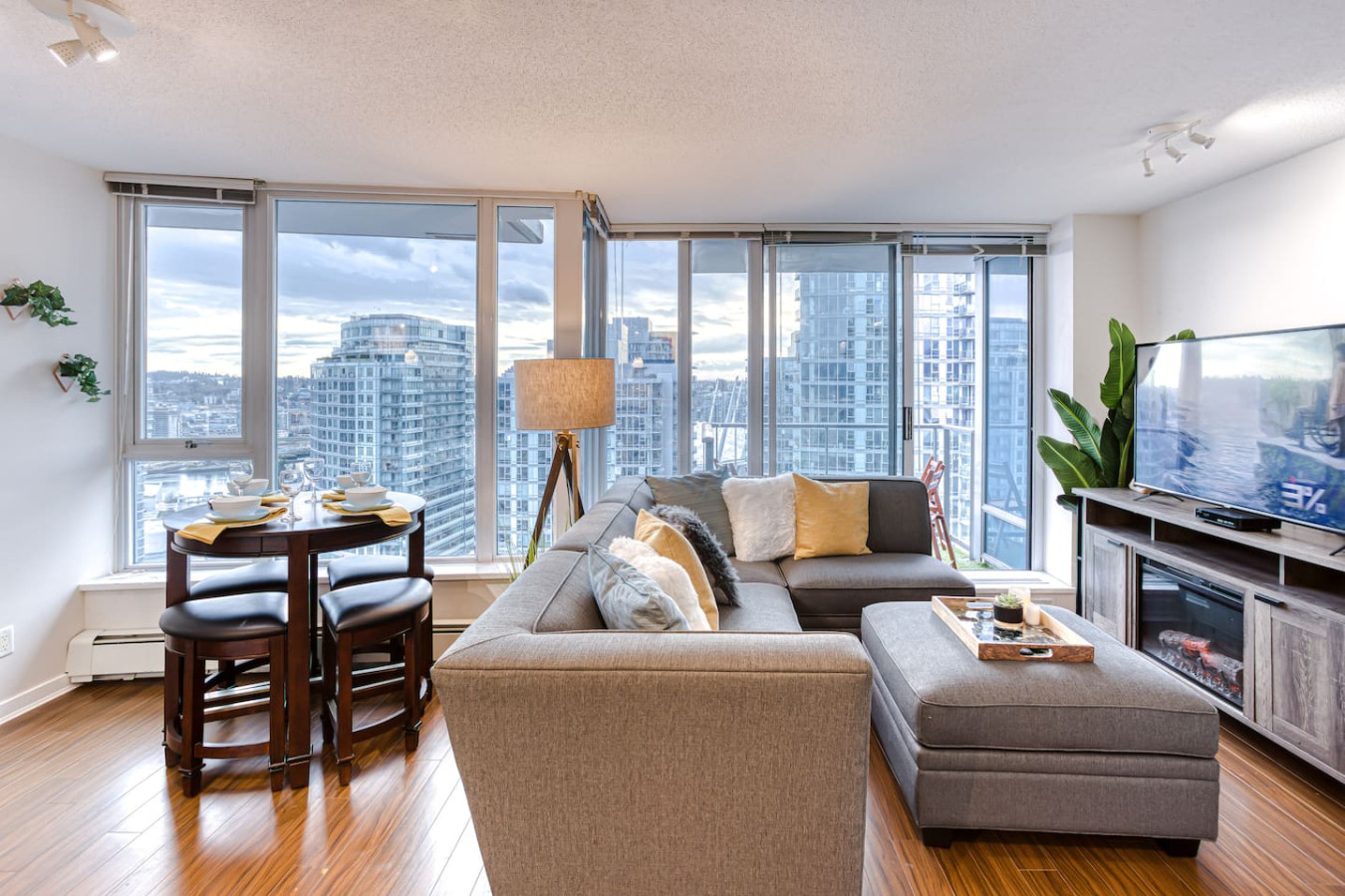 falsecreek-views-rogers-arena-2bdrm1prk/