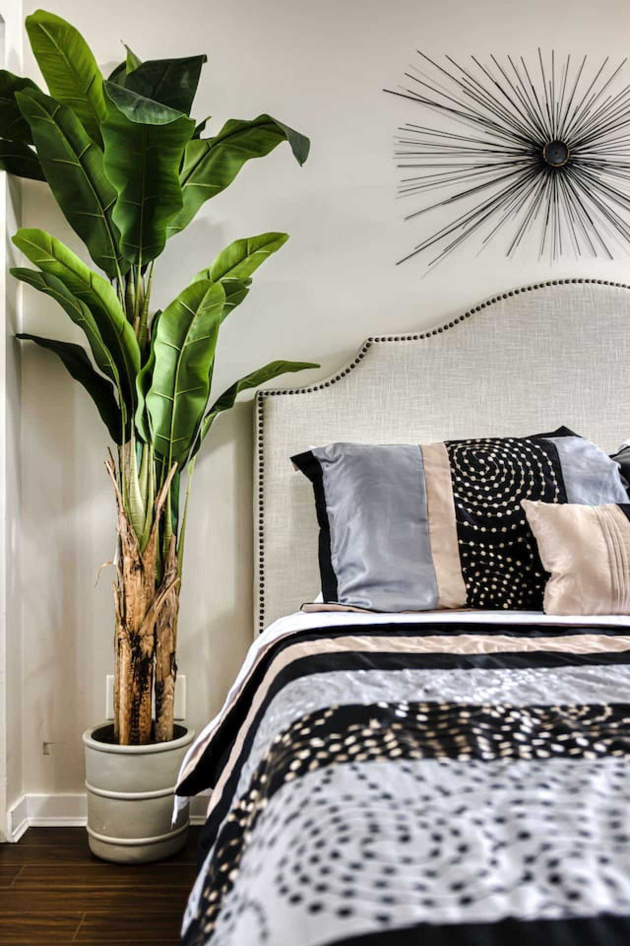 falsecreek-views-rogers-arena-2bdrm1prk/