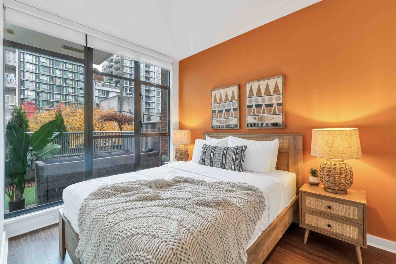 boho-vibes-woutdoor-patio-free-parkingandfastwifi/