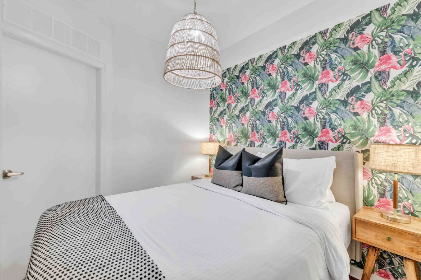 boho-vibes-woutdoor-patio-free-parkingandfastwifi/